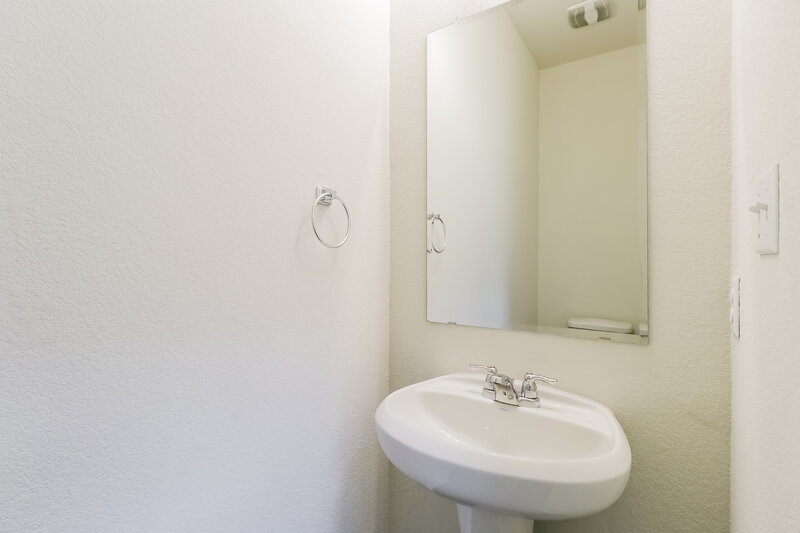 1,795/Mo, 206 Cobb Branch Dr Maxwell, TX 78656 Bathroom View 2