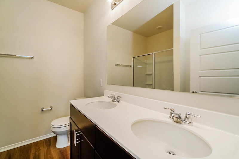 1,790/Mo, 200 Cobb Branch Dr Maxwell, TX 78656 Main Bathroom View