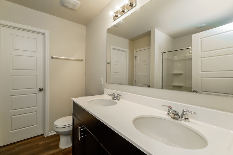 1,830/Mo, 162 Cobb Branch Dr Maxwell, TX 78656 Main Bathroom View