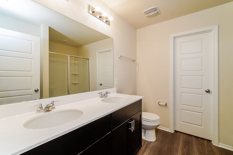 1,940/Mo, 156 Cobb Branch Dr Maxwell, TX 78656 Main Bathroom View