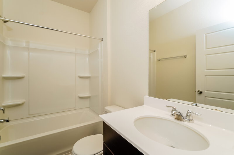 1,940/Mo, 156 Cobb Branch Dr Maxwell, TX 78656 Bathroom View