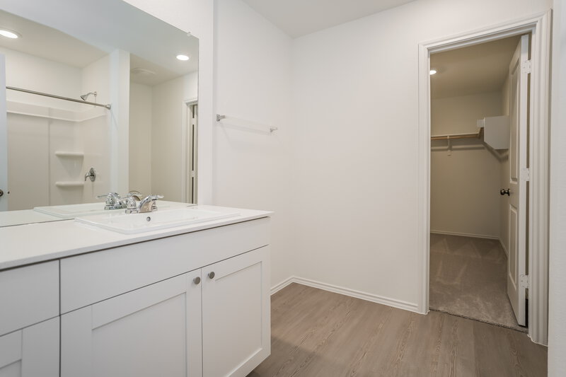 2,590/Mo, 204 Dragonfly Park Hutto, TX 78634 Main Bathroom View