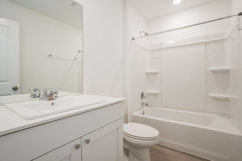 2,590/Mo, 204 Dragonfly Park Hutto, TX 78634 Bathroom View