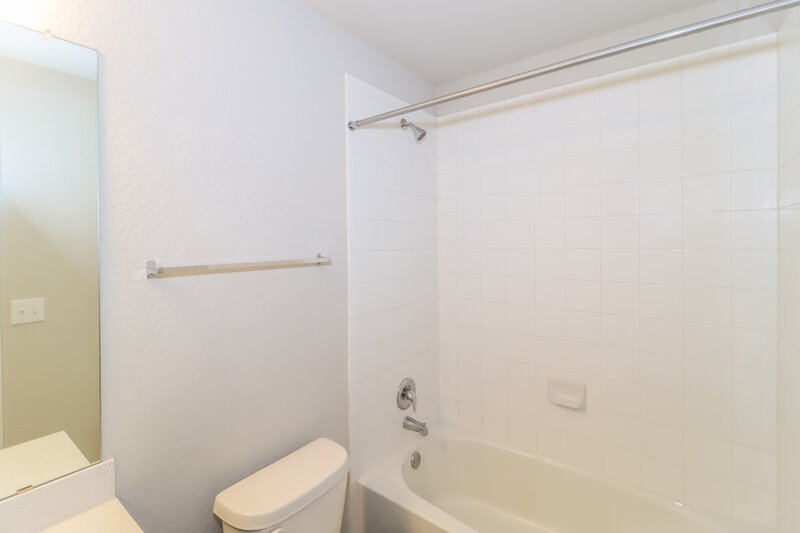 2,235/Mo, 307 Marimoor Dr Hutto, TX 78634 Bathroom View
