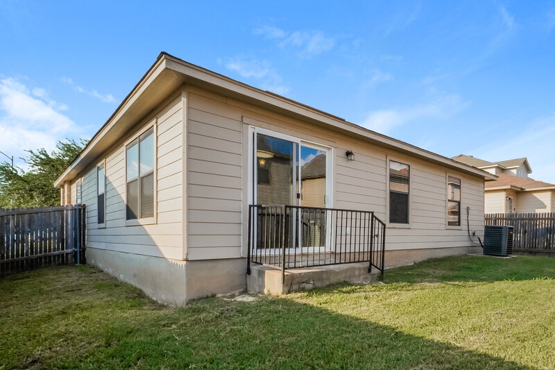1,805/Mo, 204 Calixto Ct San Marcos, TX 78666 Rear View