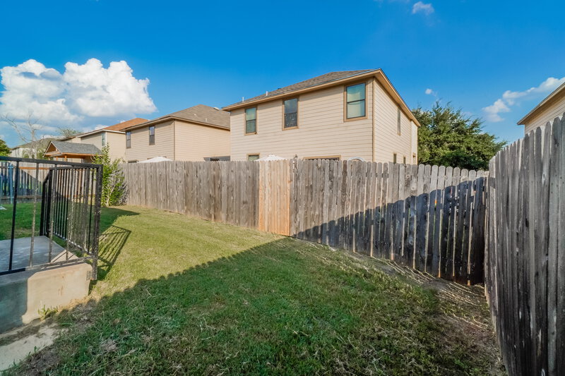 1,805/Mo, 204 Calixto Ct San Marcos, TX 78666 Backyard View