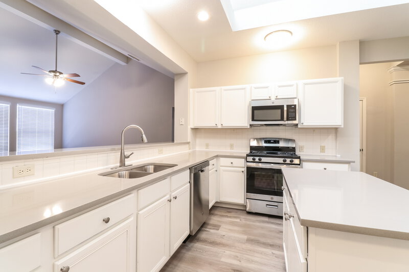2,265/Mo, 3723 Eagles Nest St Round Rock, TX 78665 Kitchen View