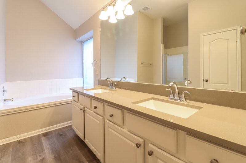 2,265/Mo, 3723 Eagles Nest St Round Rock, TX 78665 Main Bathroom View