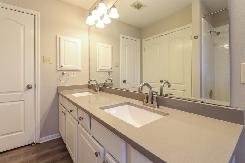 2,265/Mo, 3723 Eagles Nest St Round Rock, TX 78665 Main Bathroom View 3