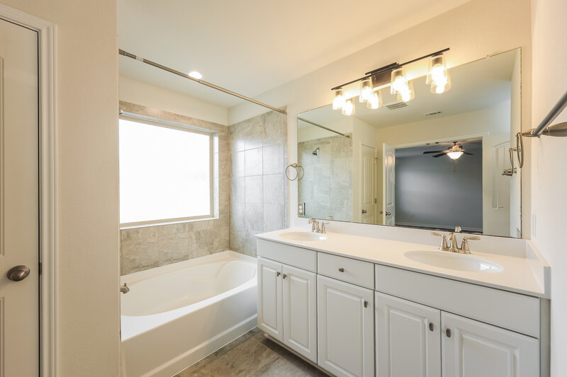 1,785/Mo, 200 Diamond Point Dr Dripping Springs, TX 78620 Main Bathroom View