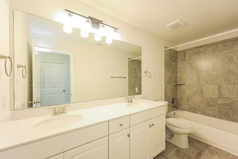 1,785/Mo, 200 Diamond Point Dr Dripping Springs, TX 78620 Bathroom View