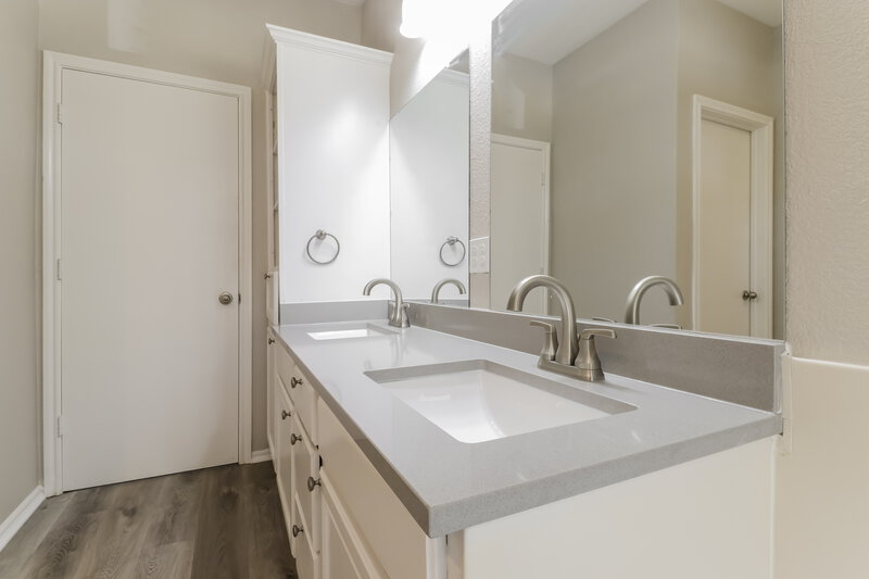 2,275/Mo, 2608 Hill Street Cove Round Rock, TX 78664 Main Bathroom View 2