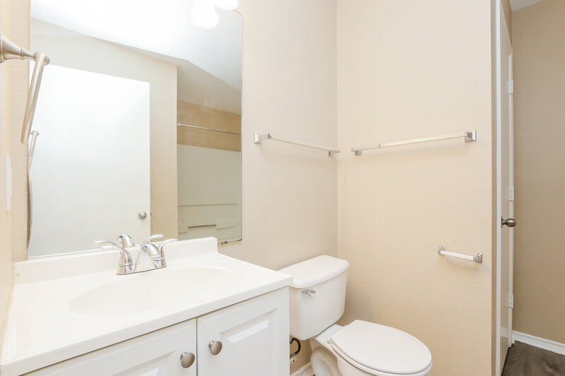 1,560/Mo, 13710 Merseyside Dr Pflugerville, TX 78660 Bathroom View