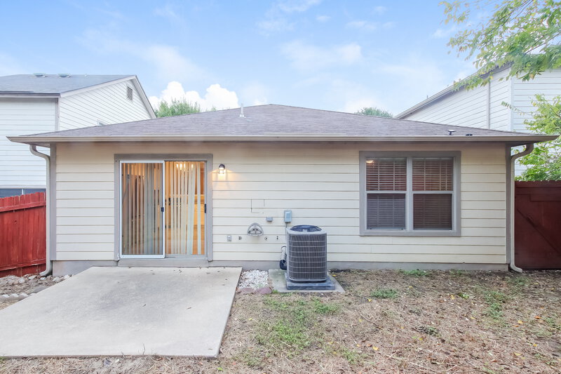 1,560/Mo, 13710 Merseyside Dr Pflugerville, TX 78660 Rear View