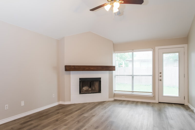 1,830/Mo, 104 Winecup Path Cedar Creek, TX 78612 Living Room View 2