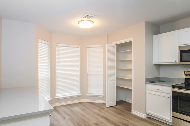 1,830/Mo, 104 Winecup Path Cedar Creek, TX 78612 Kitchen View