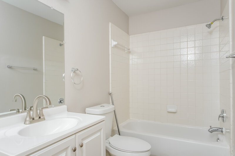1,830/Mo, 104 Winecup Path Cedar Creek, TX 78612 Bathroom View