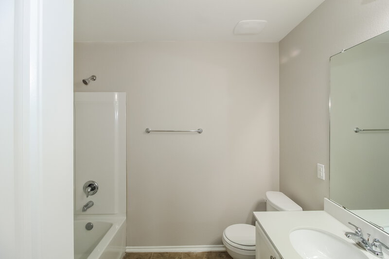 2,335/Mo, 445 Sheepshank Dr Georgetown, TX 78633 Main Bathroom View