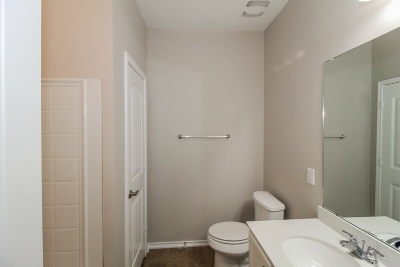 2,335/Mo, 445 Sheepshank Dr Georgetown, TX 78633 Bathroom View