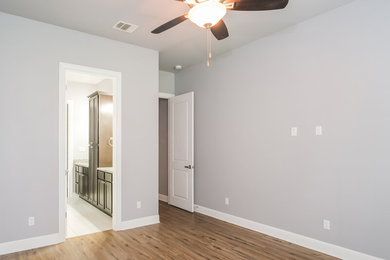 2,125/Mo, 3750 E Palm Valley Blvd Unit 118 Round Rock, TX 78665 Main Bathroom View