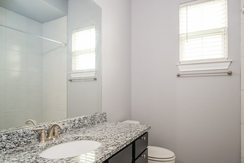 2,125/Mo, 3750 E Palm Valley Blvd Unit 118 Round Rock, TX 78665 Bathroom View