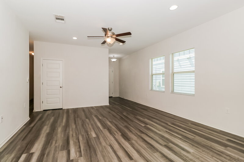 1,825/Mo, 13108 Foreston Dr Austin, TX 78754 Living Room View 3