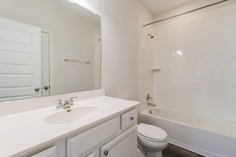1,825/Mo, 13108 Foreston Dr Austin, TX 78754 Bathroom View