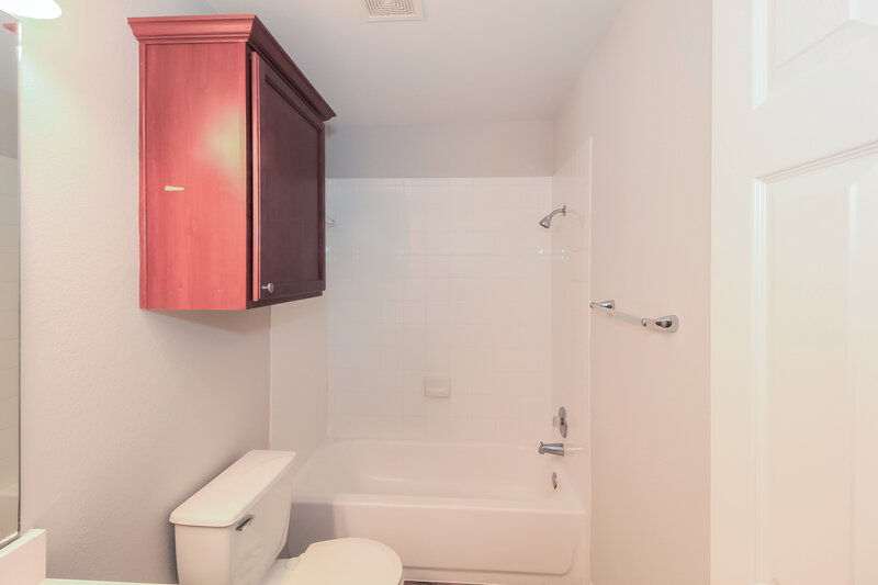 1,915/Mo, 212 Adriana Ln Hutto, TX 78634 Bathroom View