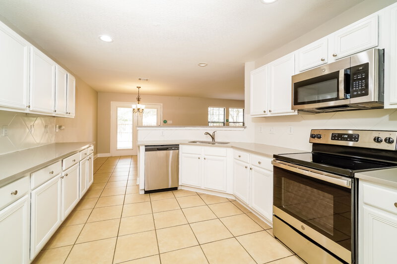 2,050/Mo, 101 Cermeno Cove Kyle, TX 78640 Kitchen View