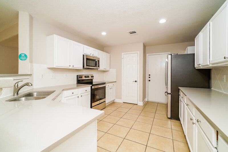 2,050/Mo, 101 Cermeno Cove Kyle, TX 78640 Kitchen View 2