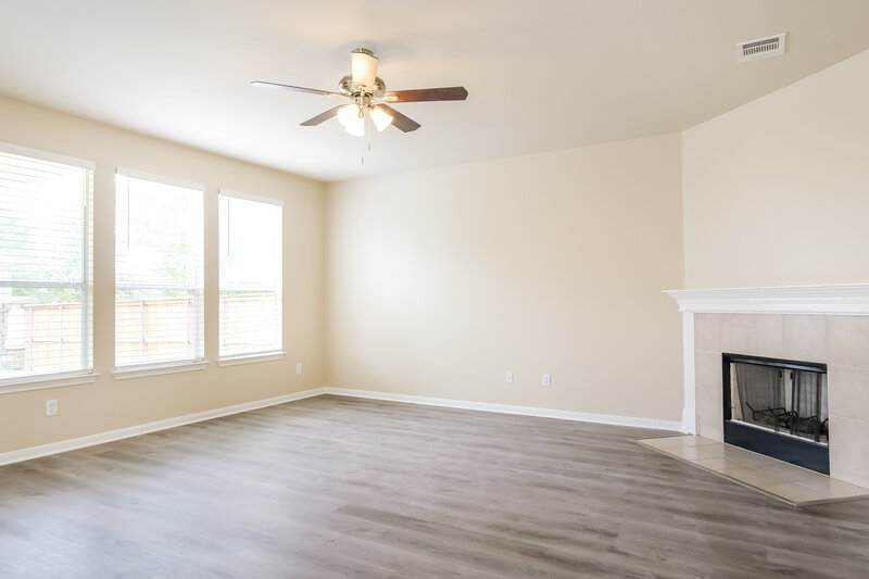 2,580/Mo, 18505 Silent Water Way Pflugerville, TX 78660 Living Room View