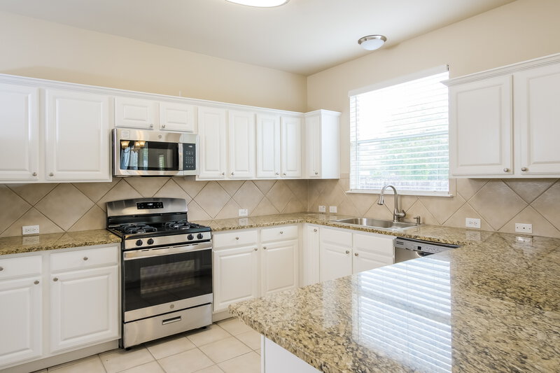 2,580/Mo, 18505 Silent Water Way Pflugerville, TX 78660 Kitchen View