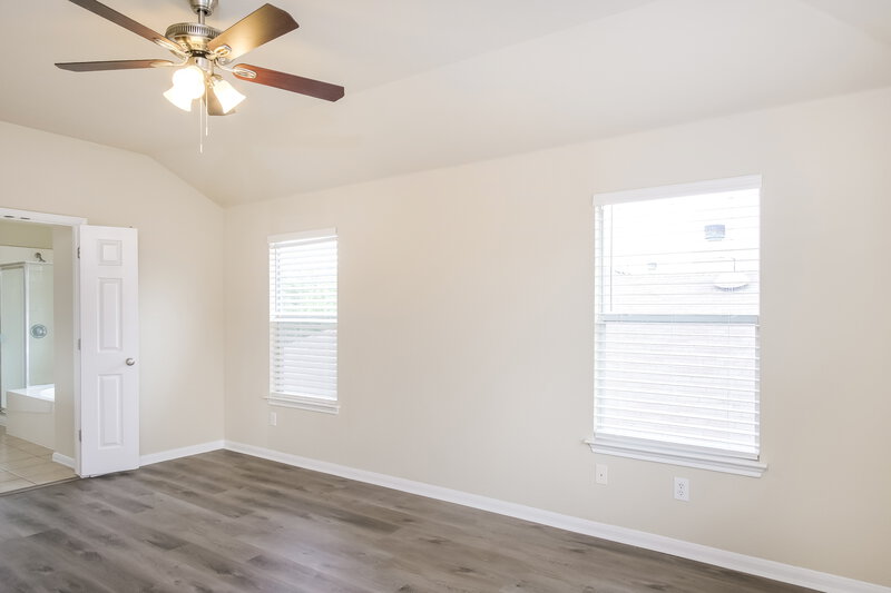 2,580/Mo, 18505 Silent Water Way Pflugerville, TX 78660 Main Bedroom View