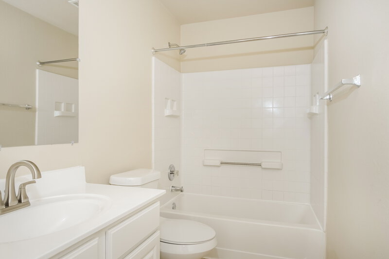 2,580/Mo, 18505 Silent Water Way Pflugerville, TX 78660 Bathroom View