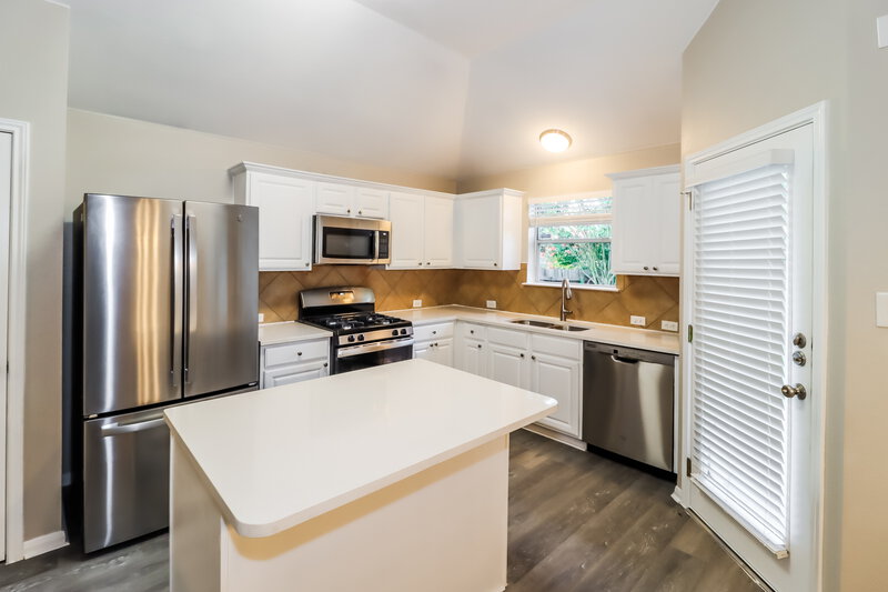 1,960/Mo, 3901 Bandice Ln Pflugerville, TX 78660 Kitchen View