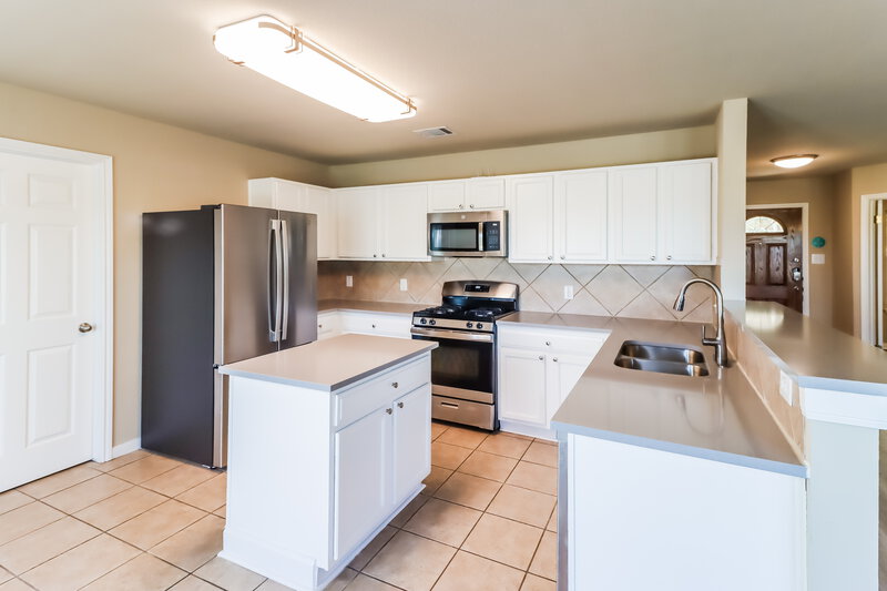 2,005/Mo, 175 Meadowlark Ln Kyle, TX 78640 Kitchen View