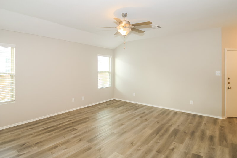 2,190/Mo, 532 Shimek St Jarrell, TX 76537 Living Room View