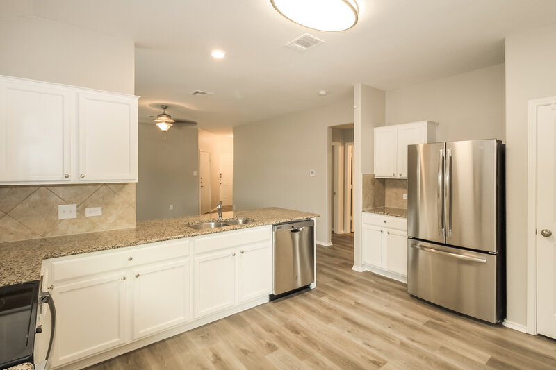 2,190/Mo, 532 Shimek St Jarrell, TX 76537 Kitchen View 2