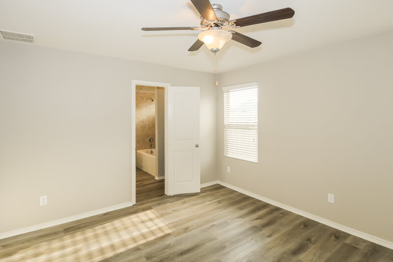 2,190/Mo, 532 Shimek St Jarrell, TX 76537 Main Bedroom View