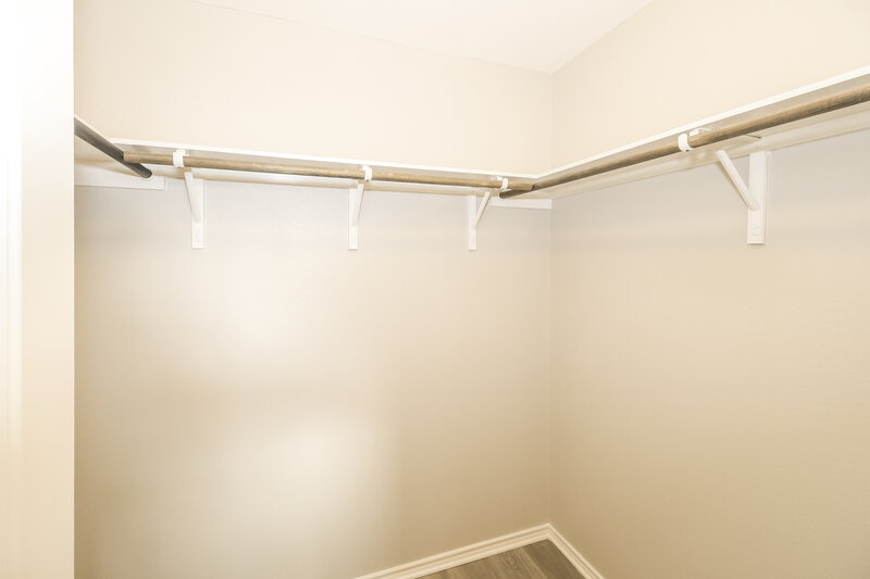 2,190/Mo, 532 Shimek St Jarrell, TX 76537 Walk In Closet View
