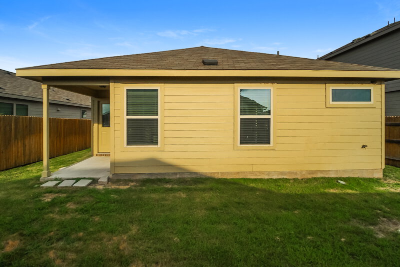 2,190/Mo, 532 Shimek St Jarrell, TX 76537 Rear View