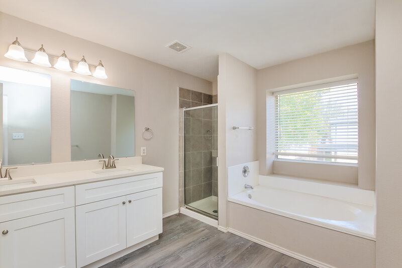 1,720/Mo, 1504 Lorson Loop Round Rock, TX 78665 Main Bathroom View