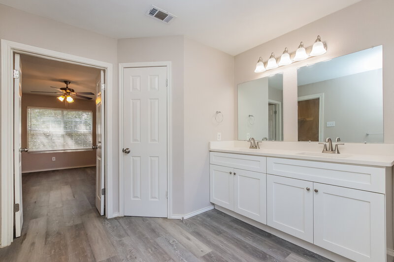 1,720/Mo, 1504 Lorson Loop Round Rock, TX 78665 Main Bathroom View 2