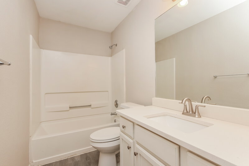 1,720/Mo, 1504 Lorson Loop Round Rock, TX 78665 Bathroom View