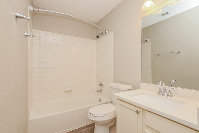 1,840/Mo, 1232 Dexford Dr Austin, TX 78753 Bathroom View