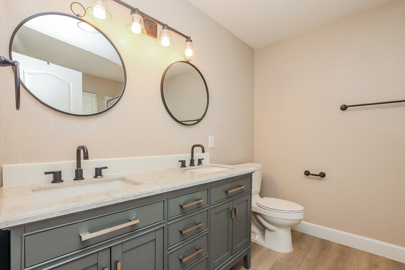 2,520/Mo, 1210 Dayton Dr Round Rock, TX 78665 Main Bathroom View