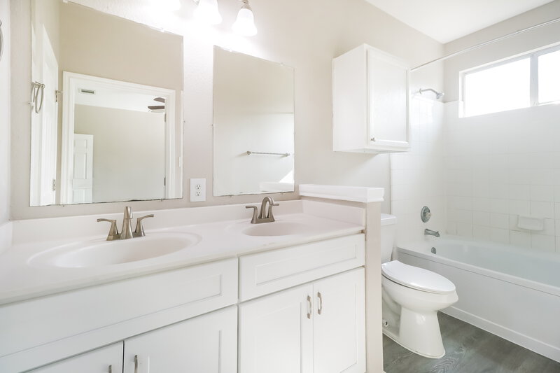 1,765/Mo, 11607 Morgans Point St Manor, TX 78653 Main Bathroom View