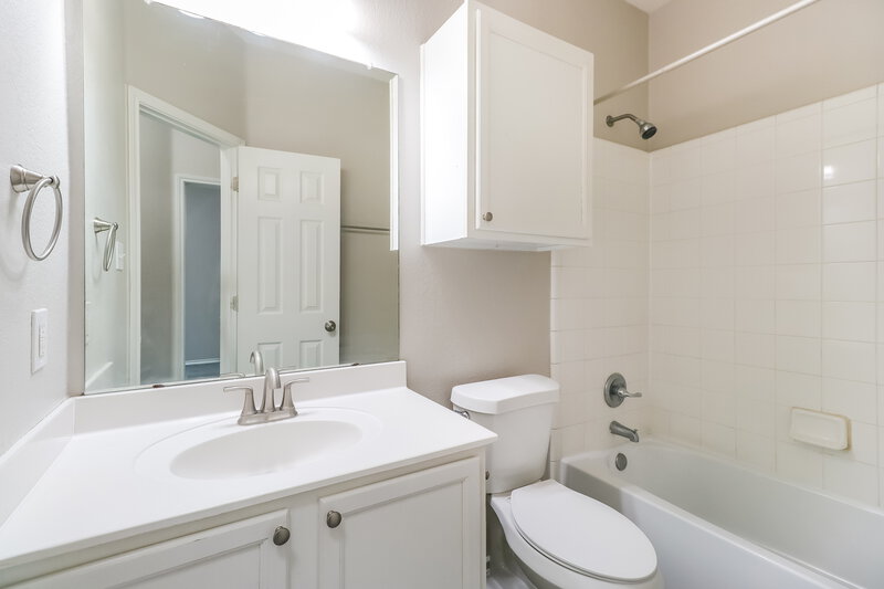 1,765/Mo, 11607 Morgans Point St Manor, TX 78653 Bathroom View