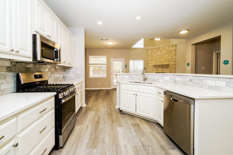 2,540/Mo, 909 Hot Spring Valley Buda, TX 78610 Kitchen View