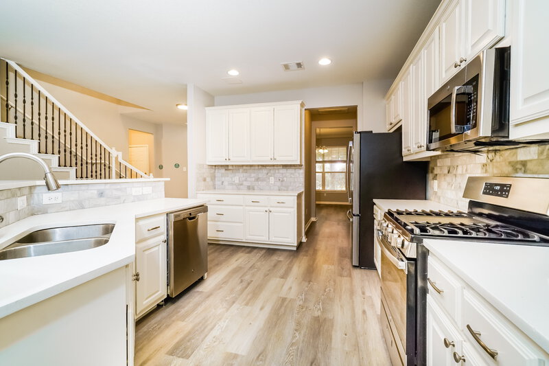 2,540/Mo, 909 Hot Spring Valley Buda, TX 78610 Kitchen View 2